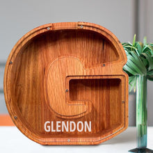 Load image into Gallery viewer, 刻字字母胡桃木存钱罐B2BCBS4497A-B2BCBS4497Z