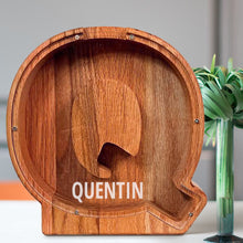 Load image into Gallery viewer, 刻字字母胡桃木存钱罐B2BCBS4497A-B2BCBS4497Z