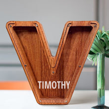 Load image into Gallery viewer, 刻字字母胡桃木存钱罐B2BCBS4497A-B2BCBS4497Z