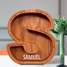 Load image into Gallery viewer, 刻字字母胡桃木存钱罐B2BCBS4497A-B2BCBS4497Z
